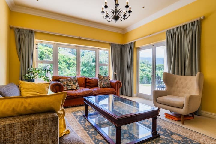 To Let 4 Bedroom Property for Rent in Hout Bay Western Cape